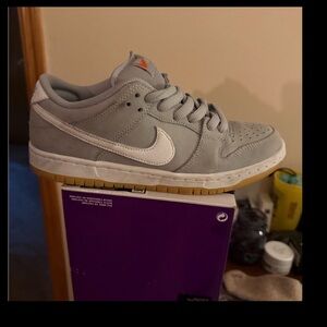 Nike SB Dunk Low Pro Sneakers - wolf grey and white
